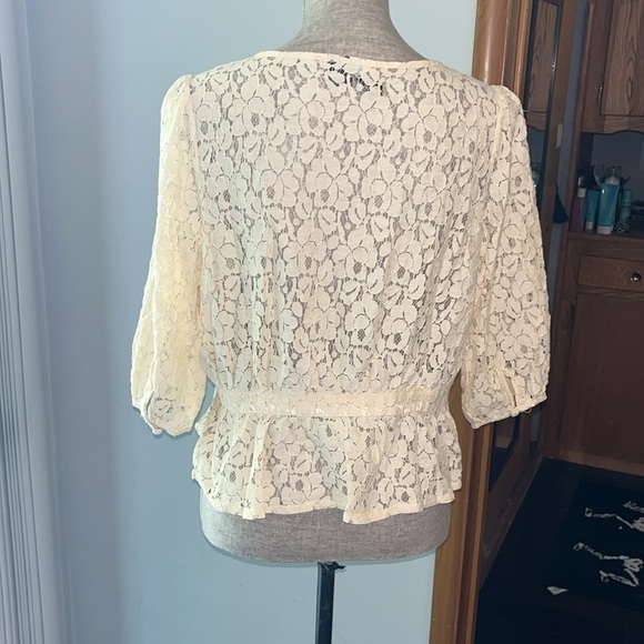 Kylee Eyelet Lace Peplum Top Size XL Condition is NWOT.  Cream lace 3/4 sleeve - Picture 6 of 7